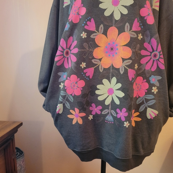 Natural Life Comfy Pocket Boho Sweatshirt - Gray Folk Flower, EUC, 3X - Picture 6 of 13